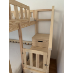 Massives Spielbett mit Treppe in Österreich aufgebaut